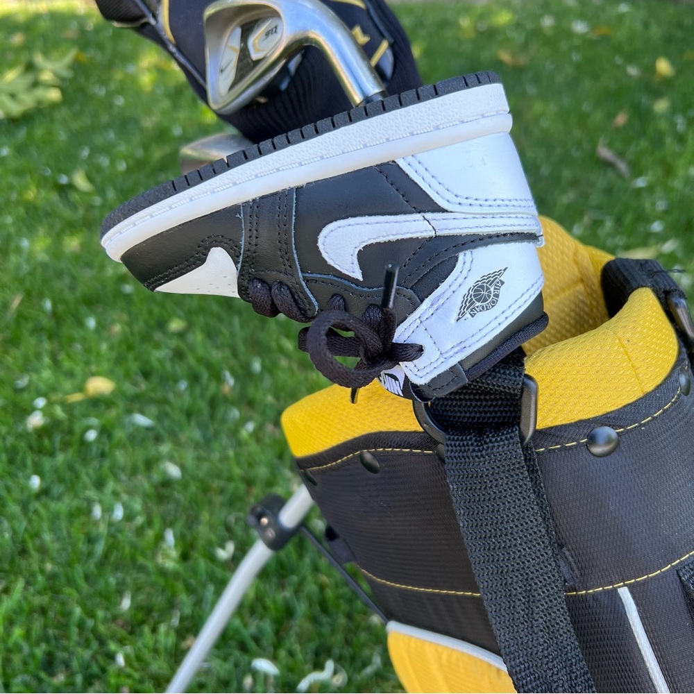 Authentic Nike Air Jordan 1 Mid TD Tuxedo Bulls Black Golf Putter Head Cover NEW